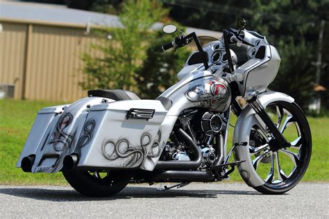 If you driving down the road for 30 minutes or 15 miles and blow a fuse you have soft/flying short and may take some time and patience to find. Custom Road Glide Baggers | 2013 Harley Davidson Road ...