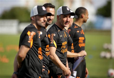 V Tor Pereira Comanda Primeiro Treino Como T Cnico Do Corinthians