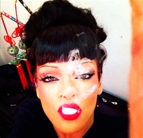 Rihanna Al Puro Estilo De Una Geisha