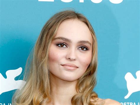 Johnny Depps Daughter Lily Rose Depp Looks Just Like Her Model Mom On