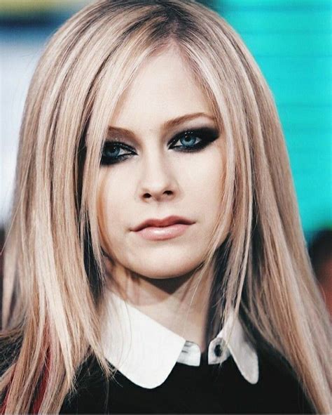 Pin By Danielle Stinson On My Idol Avril Avril Levigne Long Hair Styles Hair