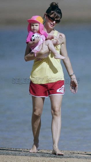 Violet Affleck And Isabella Damons Hawaiian Beach Playdate