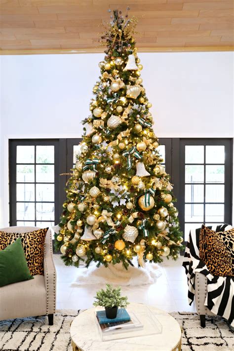 Diy your own holiday decorations to make every inch of your home as festive as possible. How to decorate a Christmas Tree with The Home Depot ...
