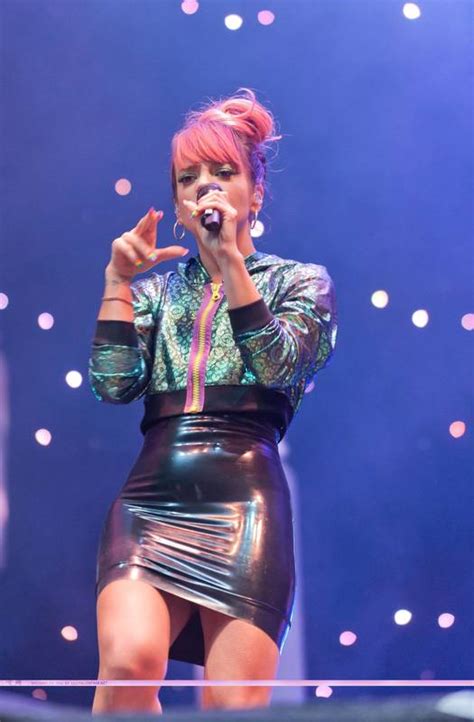 Is The Lily Allen Pussy Flash Real Upskirt To Pussy Hurricane