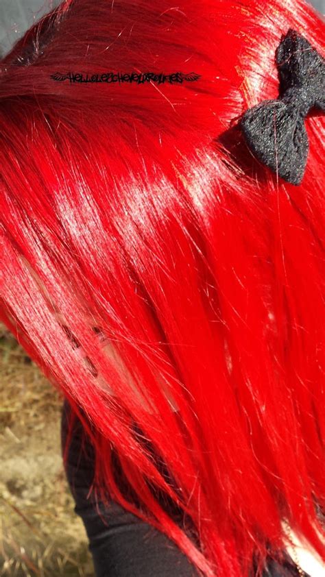 Cheveux Rouges Vermillon Avec Images Cheveux Rouge Cheveux Coupe