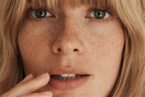 Julia Stegner Bangs