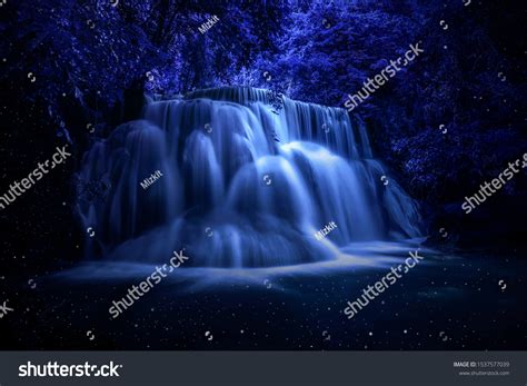 18307 Imágenes De Waterfall Night Imágenes Fotos Y Vectores De