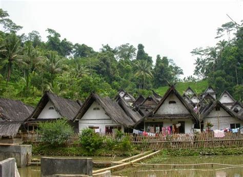 Putri purnamawati, safira (2019) perkembangan potensi objek wisata cipanas di desa pamoyanan kecamatan kadipaten kabupaten tasikmalaya. Indonesian Tourism™ Media