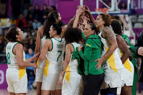 Pelo brasil, raphaella monteiro fez 12 pontos, assim como erika. Após 28 anos, Brasil bate os EUA na decisão e conquista ...