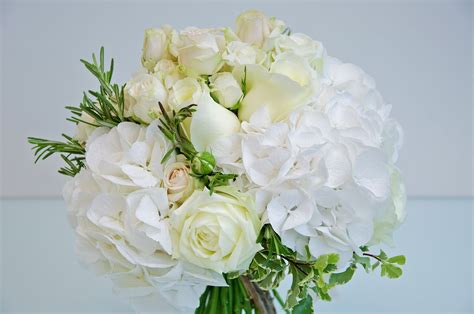Wedding cakes & flowers in surrey, berkshire & hampshire. September Wedding Flowers, Cotswold Wedding Flowers and ...