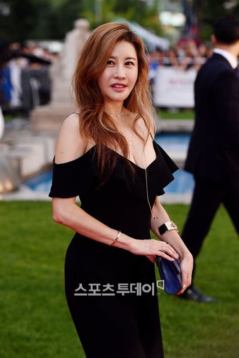 친구 b의 휴대폰은 발견되지 않고 있는 것22. 포토 '부천국제영화제' 손정민, 과감한 어깨 노출 - 아시아경제