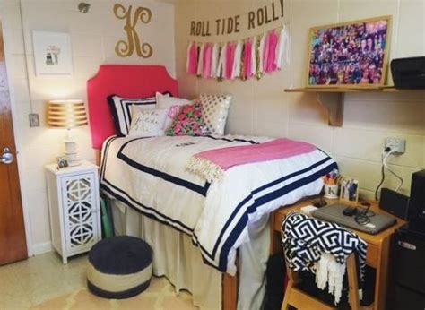 Preppy desk preppy dorm room preppy bedroom mason jar flower arrangements mason jar wall art for dorm room. 25 Preppy Dorm Rooms To Copy - Society19 | Preppy dorm ...