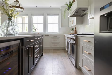 Painting cabinets is a great way to update your kitchen, bathroom, or even your laundry room without spending a lot of money. Category: Guest Posts - Home Bunch Interior Design Ideas