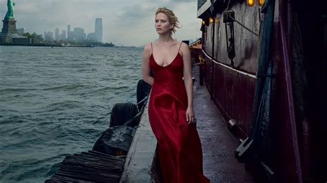 Jennifer Lawrences Vogue September Issue Photos By Annie Leibovitz