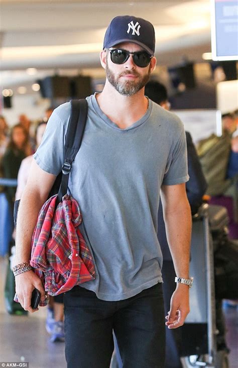 634 x 951 jpeg 144 кб. Chris Pine shows off greying beard as he catches flight ...