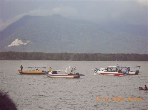 Khasiat dan manfaat air kelapa muda bagi kesehatan dan kecantikan tubuh sudah dikenal sejak jaman dahulu. namakucella: TANJUNG DAWAI....PANTAI MERDEKA.... AIR ...