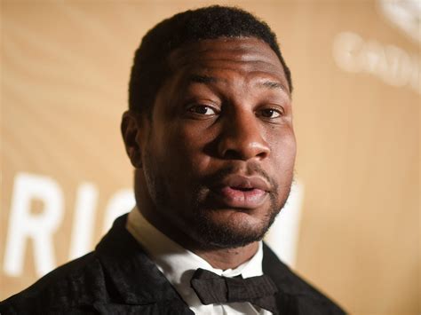 jonathan majors twisted his accuser s arm and shoved her backward into a car prosecutors now