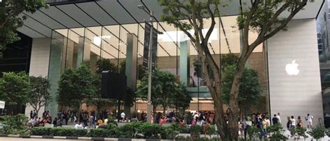 Apple Opens Flagship Singapore Store Its First Retail Outlet In