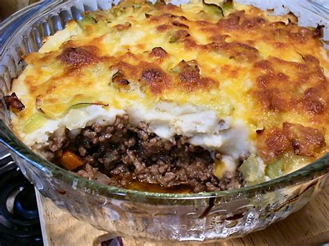 This meat pie topped with mashed potato is traditionally made with lamb how to make shepherd's pie. SHEPHERD'S PIE WITH CHEESE-CRUSTED LEEKS - Linda's Low Carb Menus & Recipes