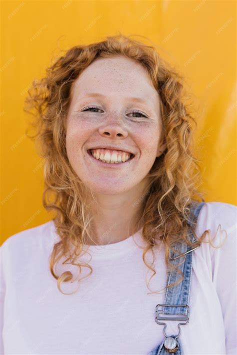 Free Photo Medium Shot Smiley Girl With Yellow Background