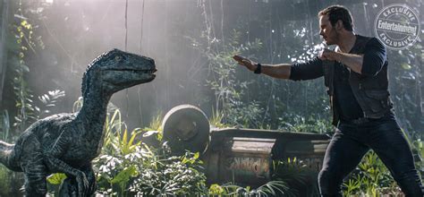 Chris Pratt Teams Up With Blue On Latest Jurassic World Fallen