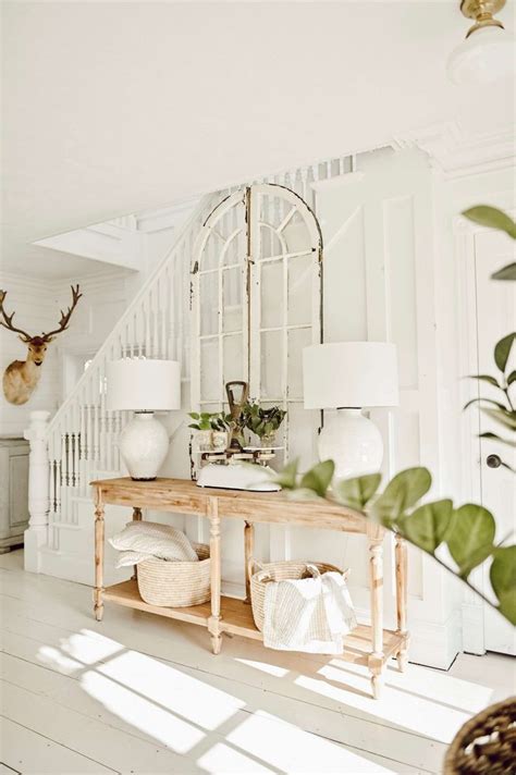 Simple And Clean Cottage Style Entryway Farmhouse Decor Trends Home