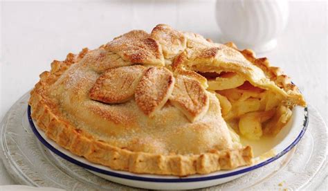 Cut the butter into cubes and add to the bowl or food processor. Mary Berry's Apple pie in 2019 | Apple pie recipes ...