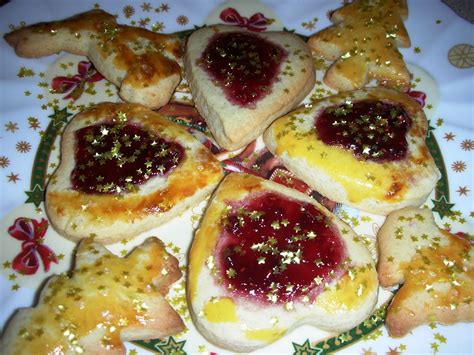 These festive icebox cookies will have everyone reaching for seconds! Giada's Milanesi Cookies | Ozlem's Turkish Table