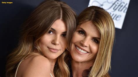 Usc Crew Team Posters Mocked After Lori Loughlin Olivia Jade College
