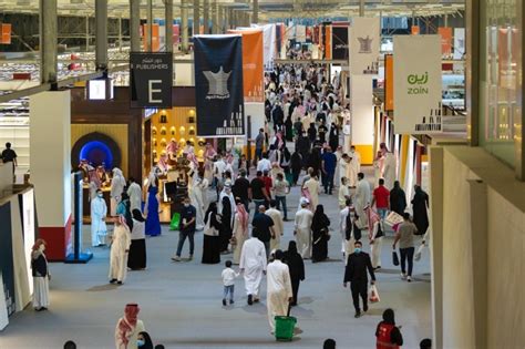وسط أجواء ثقافية مثالية إقبال كبير على معرض الرياض الدولي للكتاب أخبار السعودية صحيفة عكاظ
