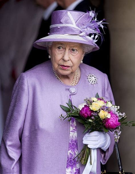 Queen of the united kingdom of great britain and northern ireland, canada, australia, new zealand, jamaica, barbados, the bahamas, grenada, papua new guinea, the solomon islands, tuvalu, saint lucia, saint vincent and the grenadines. Queen Elizabeth II, Age: 91 | Queen elizabeth, Her majesty ...