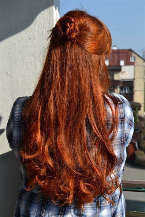 Wunderschöne Lange Rote Haare Mit Half Bun Frisur Curly Ginger Hair Ginger Hair Color Copper