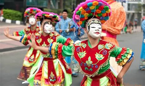 16 Tarian Betawi Penjelasan Fungsi Busana Dan Gambarnya Lengkap