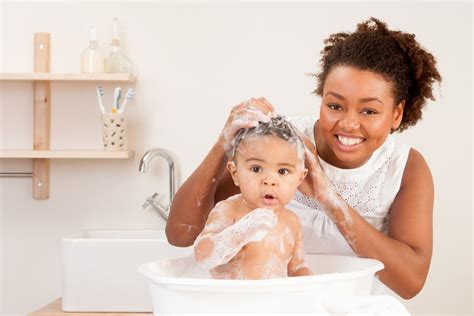 This can give it an added sense of security until it gets more comfortable in the water. 18 Tips for Bathing Baby