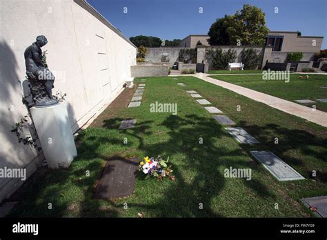 Celebrity final resting places - Forest Lawn Memorial Park & Mortuaries