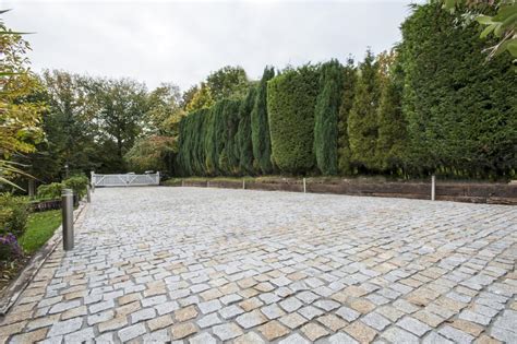4 Critical Considerations To Buy Granite Setts For Your Driveways
