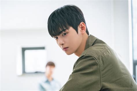 Im soo hyang cried so hard & hug cha eun wo as my id is gangnam beauty finish shooting. ASTRO's Cha Eun Woo Talks About Preparing For His Role In ...