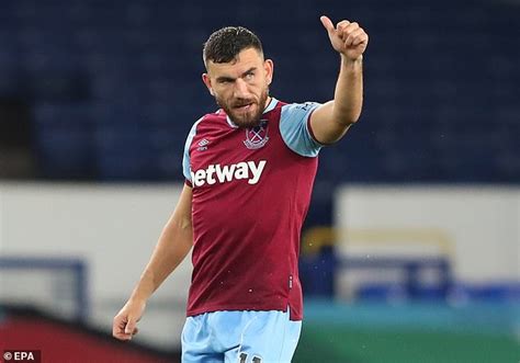 West Ham Midfielder Robert Snodgrass In Talks With West Brom Over January Move Daily Mail Online