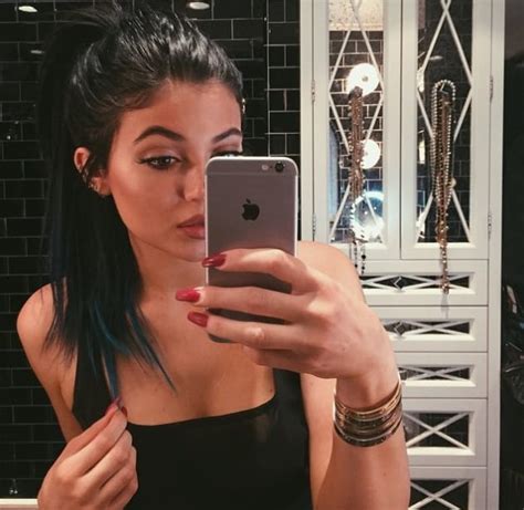 Kylie Jenner Iphone 6 Selfie Creates A Stir But Not Because Of The Phone The Hollywood Gossip