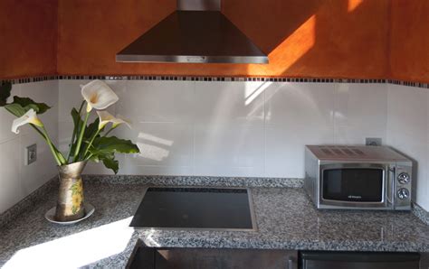 Apartamento de 1 habitación matrimonial, cama de 1.50 m, baño completo, gran salón con sofa cama y salida a terraza de 8 metros. Vega Rodiles - Apartamentos Rurales Asturias - Playa Rodiles