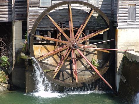 Pigeon Forge Wheel The Breast Shot Water Wheel At Pigeon F Vince