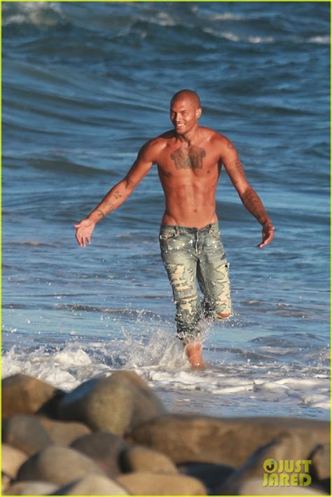 Jeremy Meeks Looks Hot While Posing Shirtless At The Beach Photo Shirtless Photos