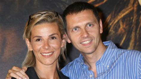 A 44 ans, laurence ferrari qui est déjà la mère de deux adolescents issus de son premier mariage avec le journaliste thomas hugues, baptiste, 17 ans toute l'équipe de news de stars adresse ses félicitations à laurence ferrari et son mari. Laurence Ferrari et Thomas Hugues divorcés : leurs drôles de retrouvailles sur Cnews : Femme ...