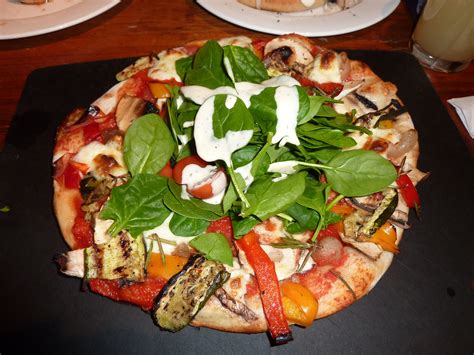 Pizza Express Pizza With Salad In The Centre Tasty Vegetarian Recipes