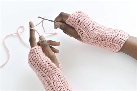 Crochet easy fingerless gloves in 5 sizes! 10 Free Crochet Fingerless Gloves Patterns