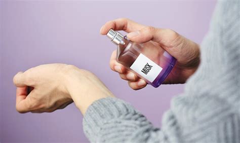 산뜻한 듯 멋있는 향인데 머스크향 안에 파우더리한 향이 숨어있어요. 건강을 해치는 생활습관