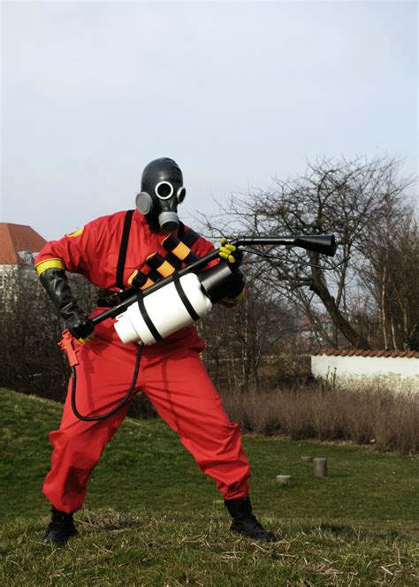 Pyro Cosplay D Team Fortress 2 Cosplay Tf2 Cosplay