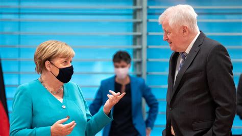 Angela Merkel Und Horst Seehofer Planen Aufnahme Von Rund 1500