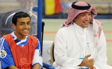 يستخدم دواء larypro لاري برو لعلاج التهابات الفم والحلق التي تصيب الجهاز التنفسي بسبب الميكروبات. خارج الميدان