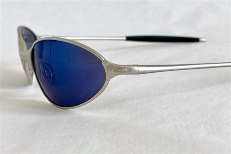 2000 Oakley C Wire™ Silver Ice Iridium Vintage Sunglasses Full Set
